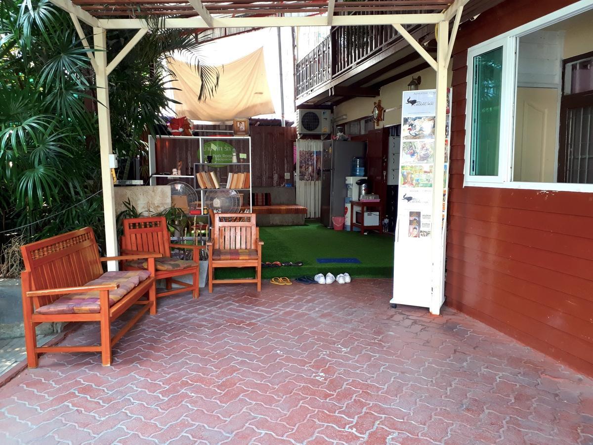 Baan Park Raak Backpacker Hostel Chiang Mai Bagian luar foto